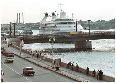 Saint-Petersburg. Tourists in Petersburg