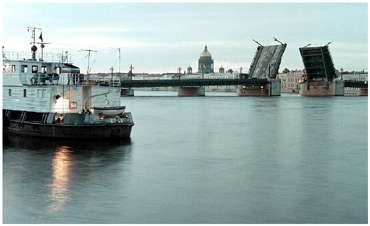 Saint-Petersburg. Leutenant Schmidt�s Bridge