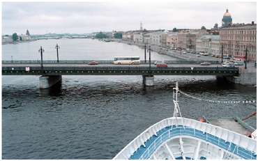 Saint-Petersburg. Leutenant Schmidts Bridge