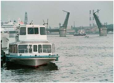 Saint-Petersburg. Leutenant Schmidts Bridge