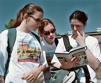 The German-Russian guidebook about Saint Petersburg and Hamburg.