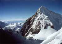 Mounting the Everest devoted to St. Petersburgs 300th anniversary