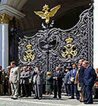 New entrance to the Hermitage Winter Palace courtyard and garden