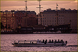 Navigation on the Neva River starts in Saint-Petersburg