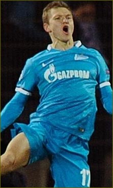 Zenit stay perfect at Valencia,s expense